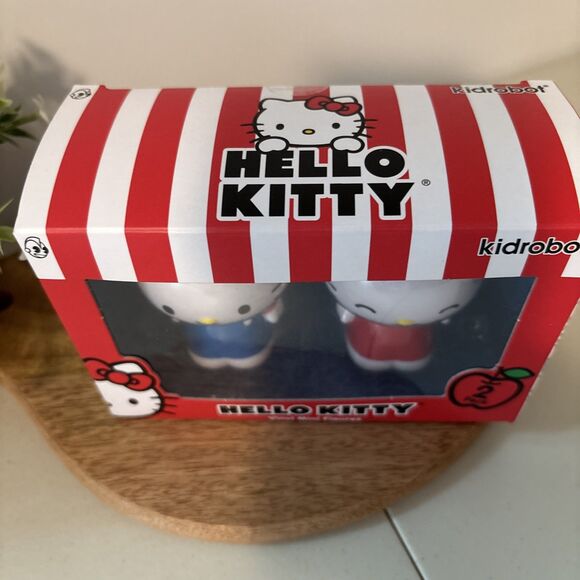Hello Kitty Vinyl Mini Figure 2 Pack Kidrobot 2021 Tokidoki Pop Sofubi NIB - Picture 5 of 6